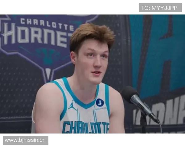 克尼佩尔全力防守库里三分球称其为独一无二的篮球天才